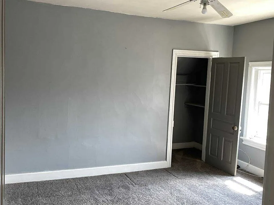 3rd floor bedroom with 2closets