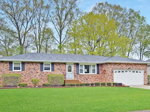 704 Shannon Dr, Chesterton, IN 46304