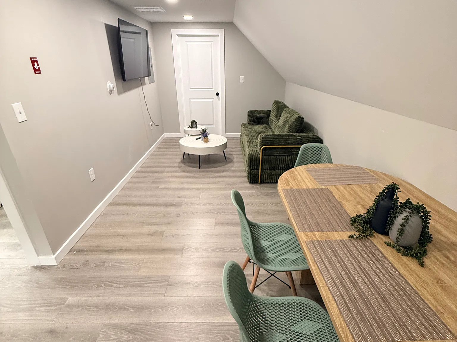 2 bed, 700 sqft, $1,800 — Photo 3