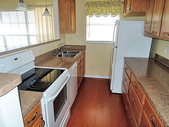 5th image of 925 Savannas Point Dr APT C