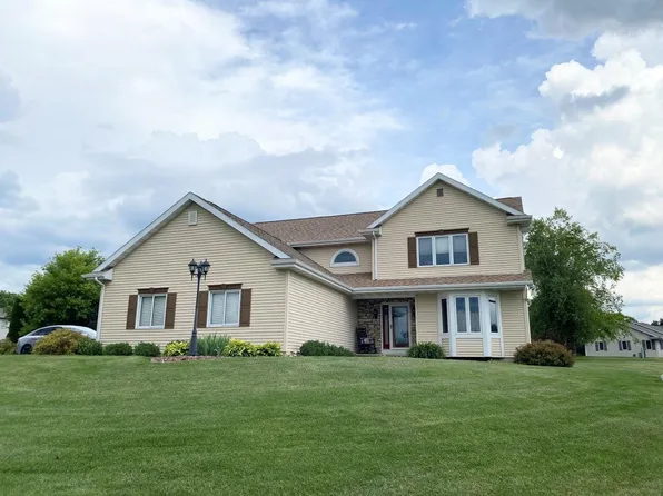 W7667 Danielle Dr, Beaver Dam, WI 53916