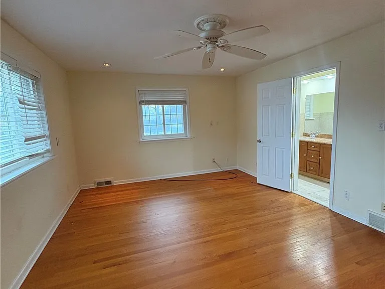 215 Locksley Rd — Photo 16