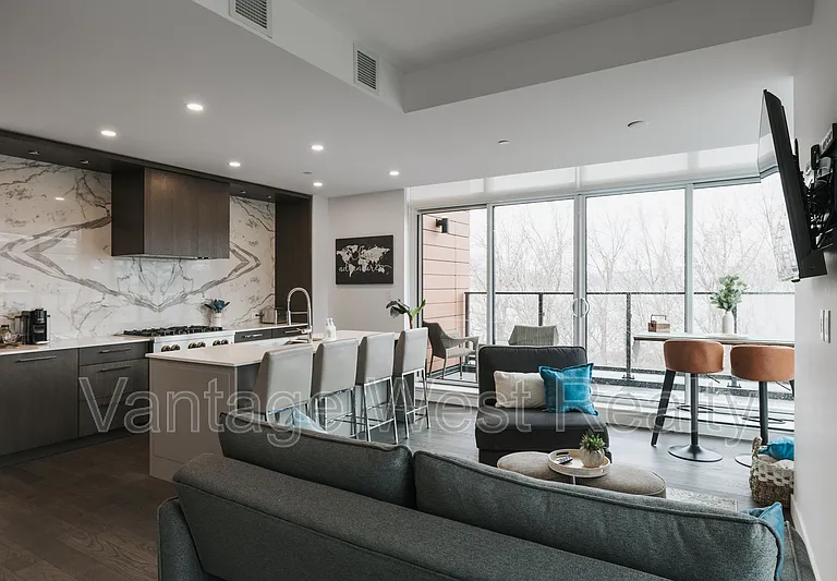3389 Lakeshore Rd #516 — Photo 39