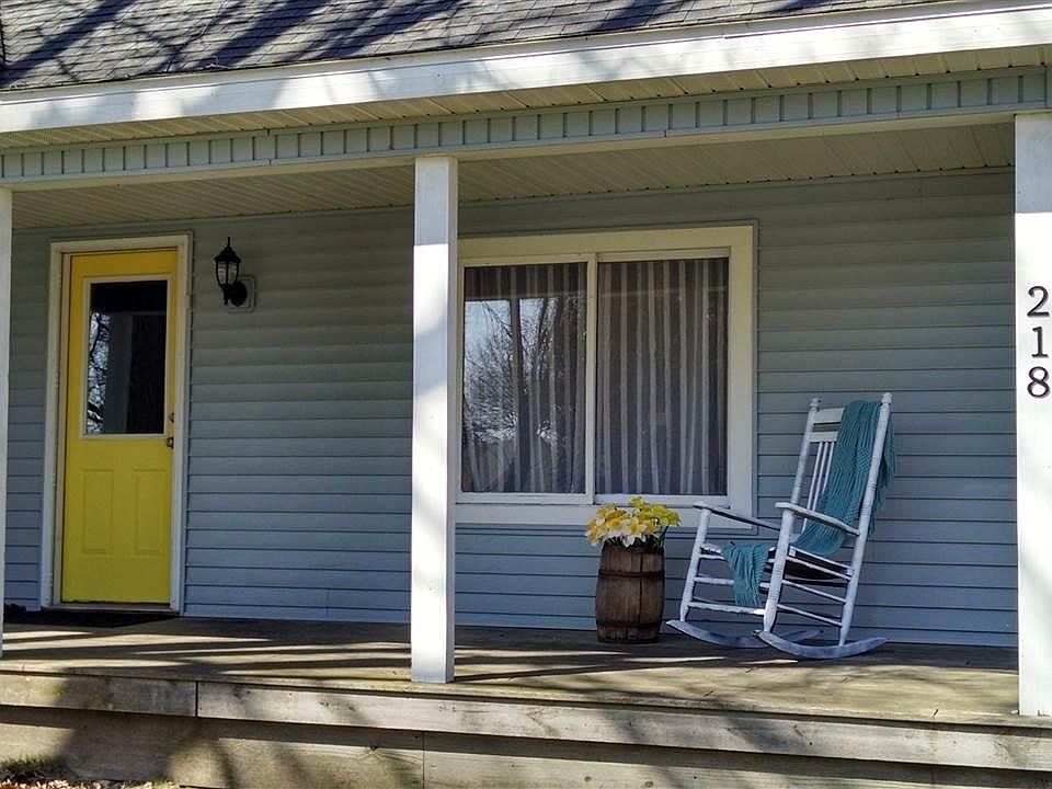1st image of 218 S Pine St