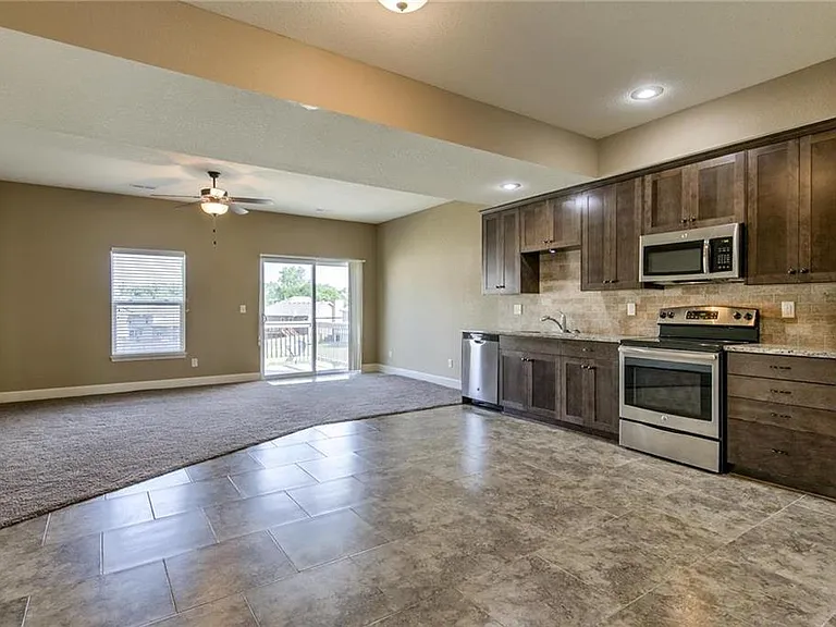 9415 N Lenox Ave — Photo 4