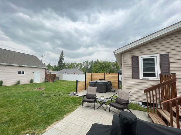 810 1st St SE