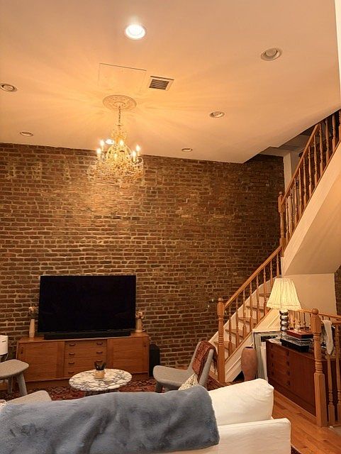 1st image of 174 Hoyt St #1