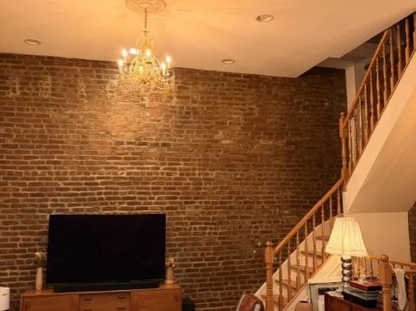 174 Hoyt Street image 1 of 17