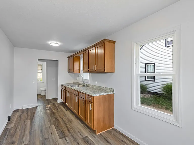 2635 Ellis Ave NE — Photo 6