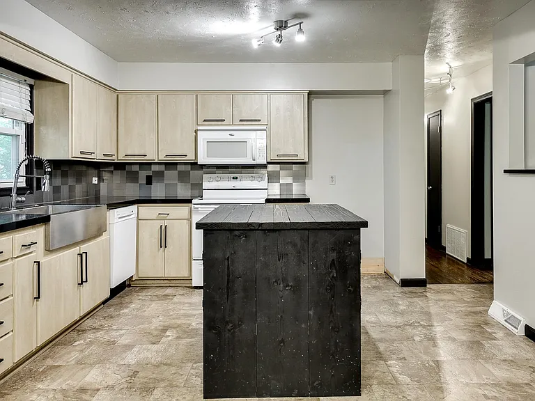 9630 Taylor St — Photo 26