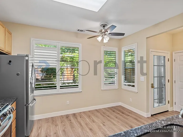 139 Concord Cir — Photo 11