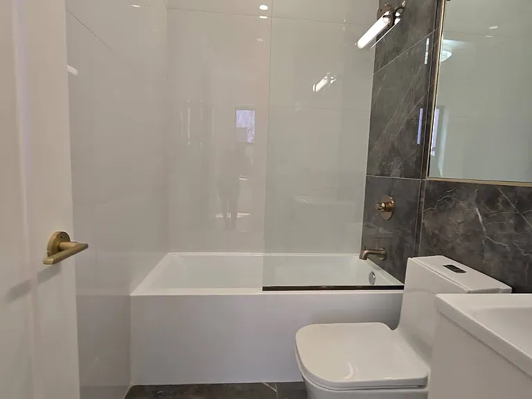 50 Grace St #3R — Photo 4
