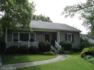 304 Elmwood Dr, Greensboro, NC 27408