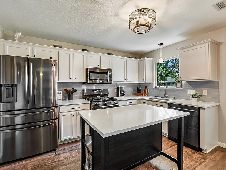 1021 Doras Dr — Photo 4
