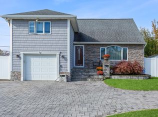 23 Marbourne Rd, Bethpage, NY 11714