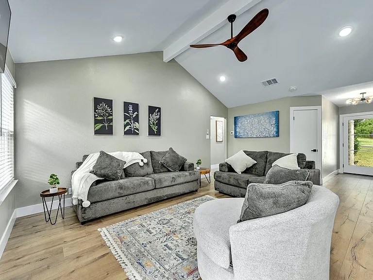1807 Krizan Ave — Photo 5