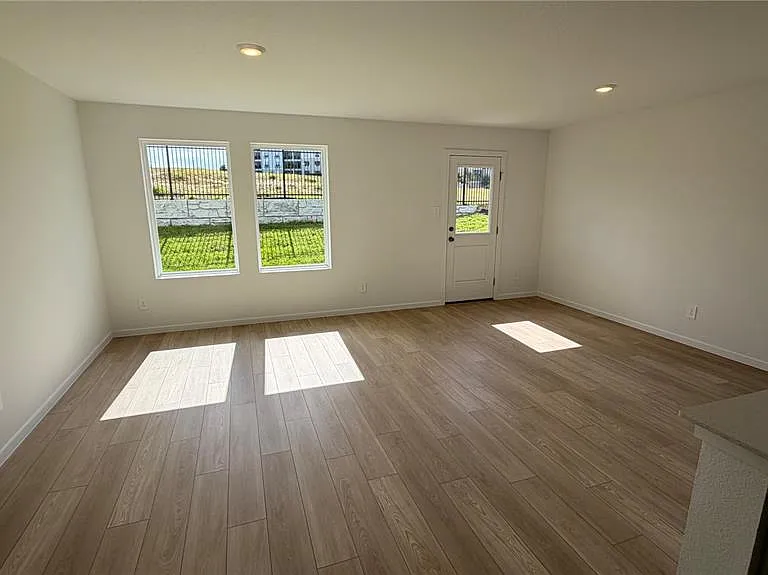 806 Lynx St — Photo 14