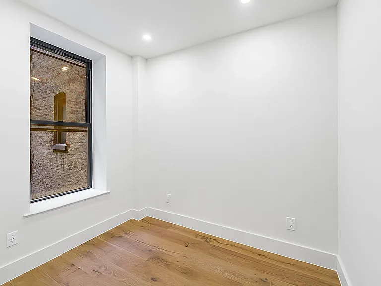 82-86 W Washington Pl #2D — Photo 11