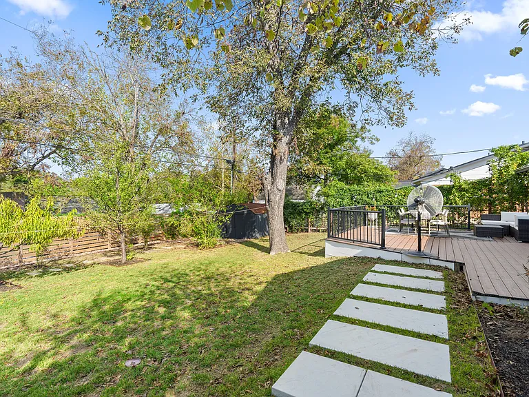 6802 Duquesne Dr — Photo 24