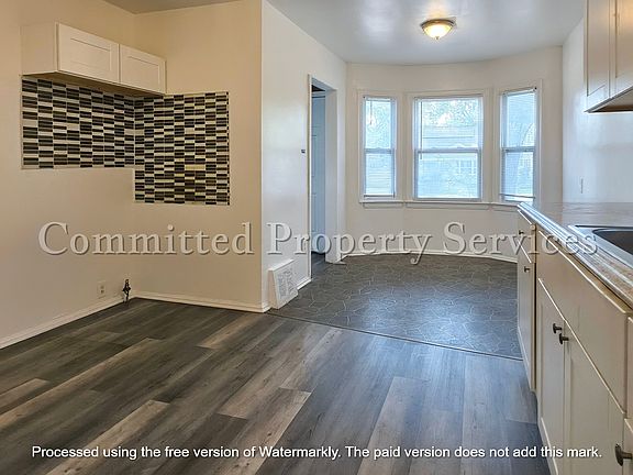 5th image of 20292 Oakfield St