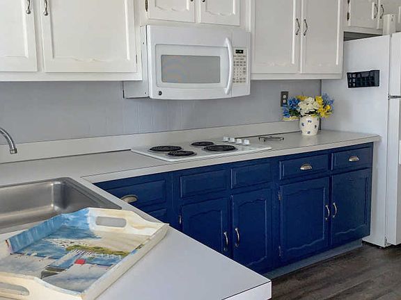 3rd image of 931 Thornhill Ct #1002