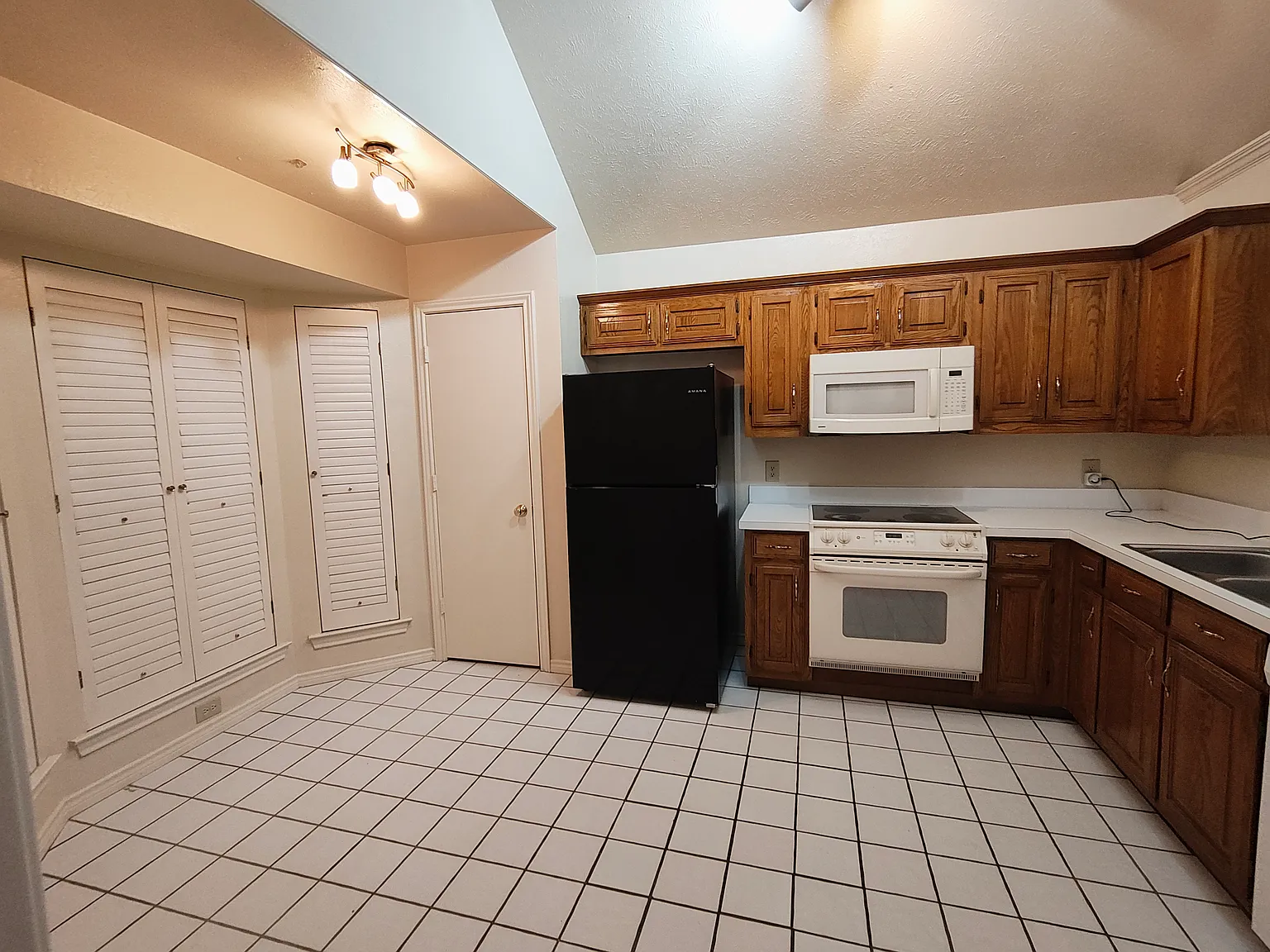 3 bed, 1476 sqft, $2,300 — Photo 3