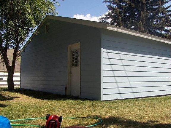 Detached 2 car garage / shop