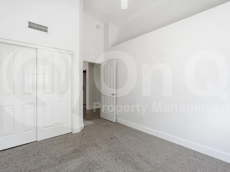 401 S Tiago Dr — Photo 32