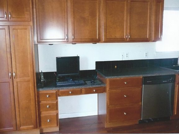 3rd image of 16008 NE Hickory St