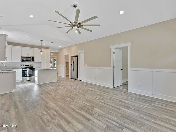 5th image of 219 NE 75th Street