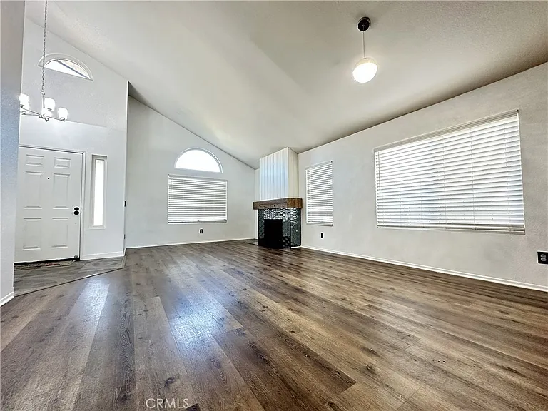 22841 Brompton St — Photo 4