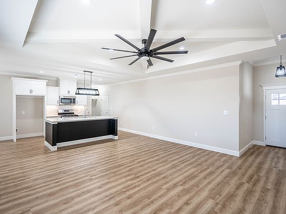 4th image of 2508 Beachwood St