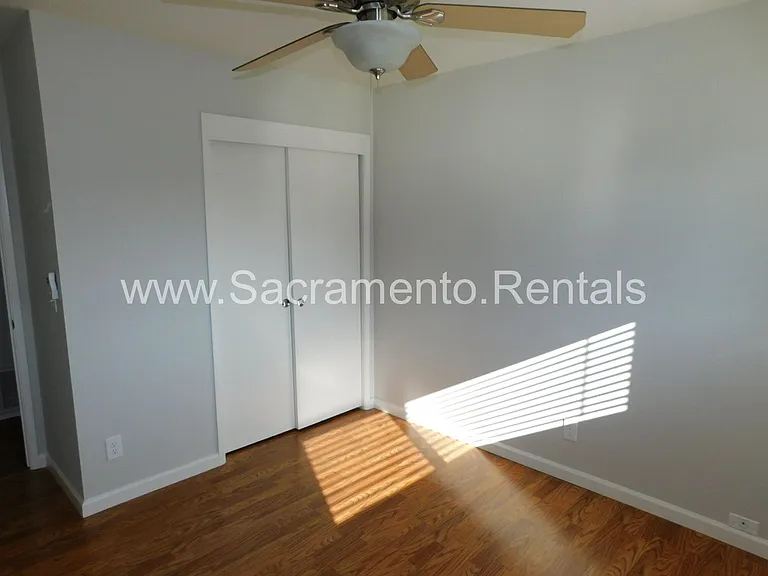 2637 Latham Dr — Photo 24