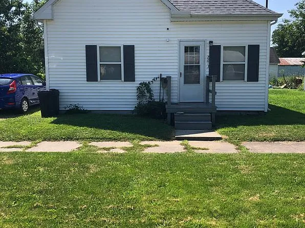 2613 Commercial Ave, Mattoon, IL 61938