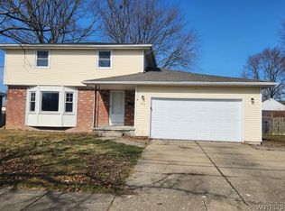 786 Castlebar Dr, North Tonawanda, NY 14120