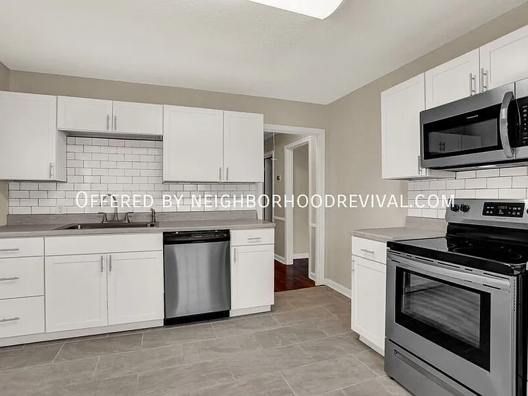 948 E Kelley Cir — Photo 16