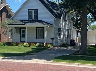 506 Broadway St, Pella, IA 50219