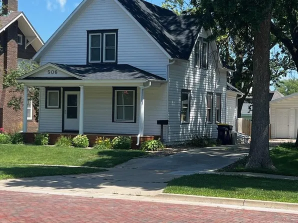 506 Broadway St, Pella, IA 50219