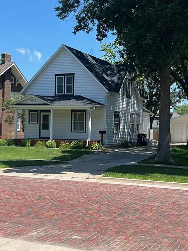 506 Broadway St Photo 1