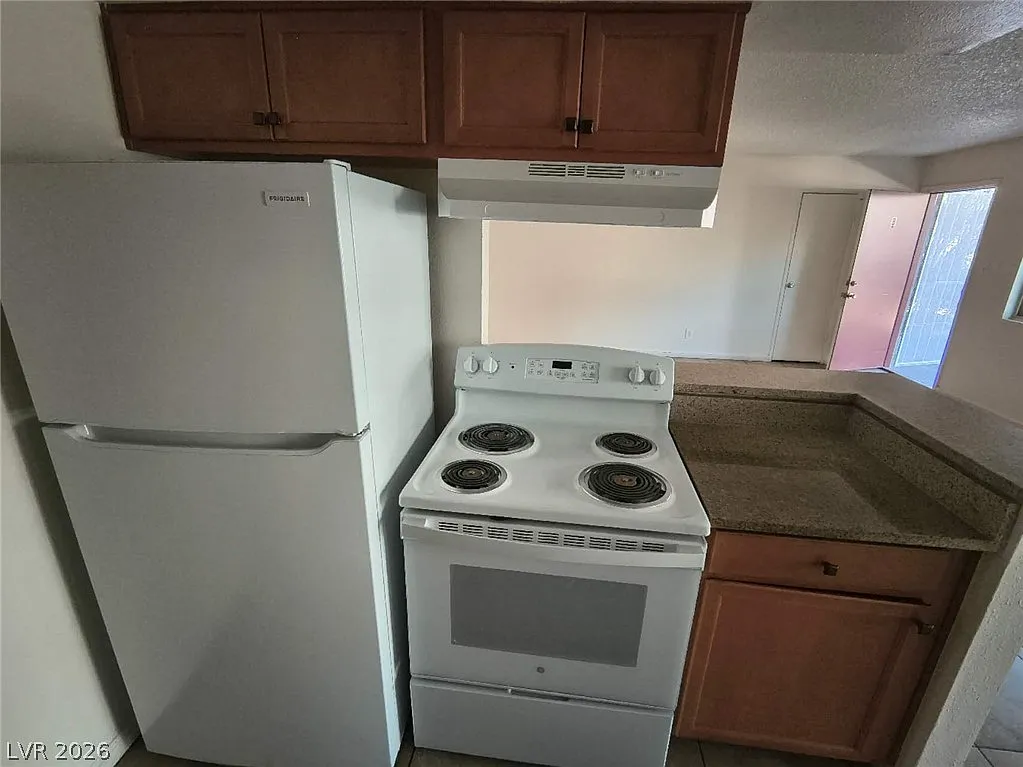 1 bed, 1.0 bath, 4308 sqft, $950 — Photo 3