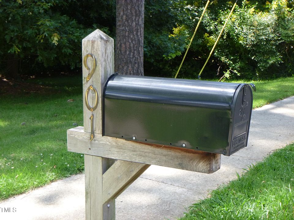 2nd image of 901 Cranbrook Rd