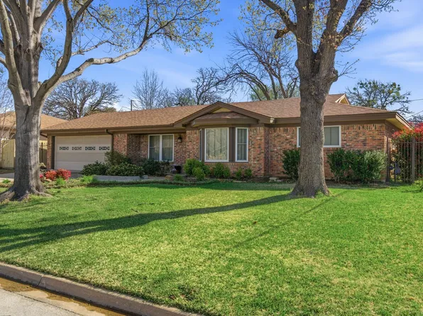 1760 Acorn Ln, Hurst, TX 76054