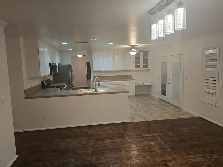708 Eucalyptus Ave — Photo 14