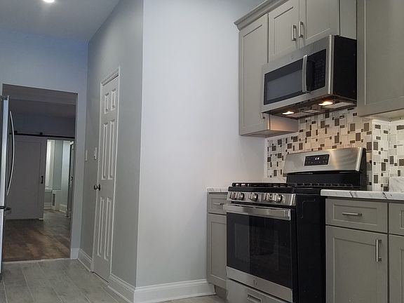 3rd image of 388 Woodward Ave Floor 1