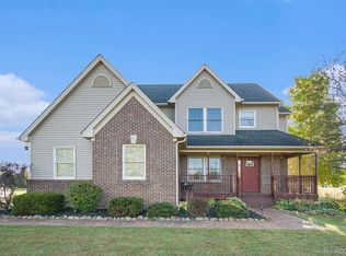 7296 Rustic Way Dr, Fowlerville, MI 48836