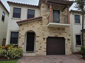10320 NW 70th Ter