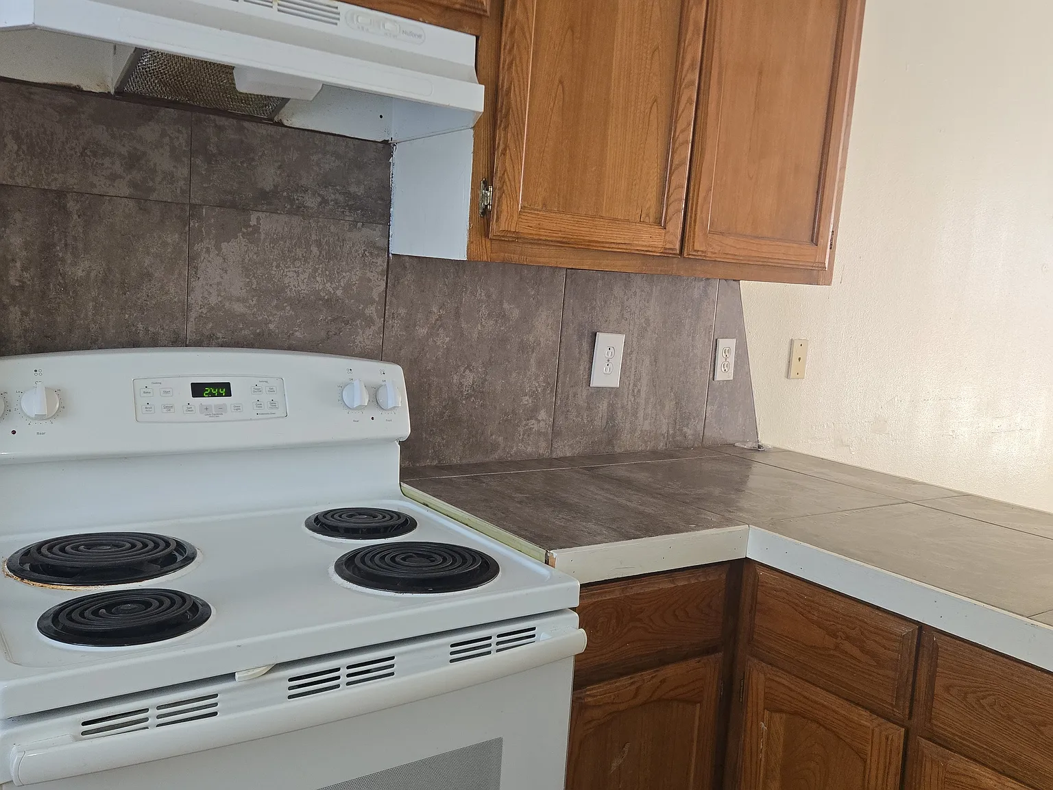 2 bed, 952 sqft, $825 — Photo 3