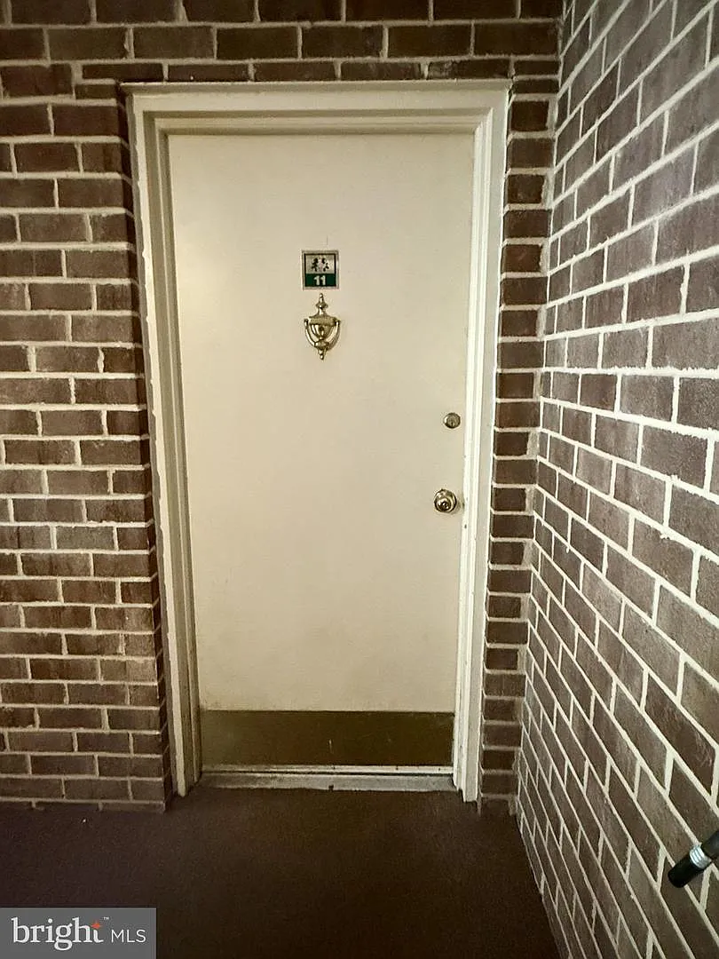 2 bed, 1.0 bath, 993 sqft, $2,100 — Photo 2