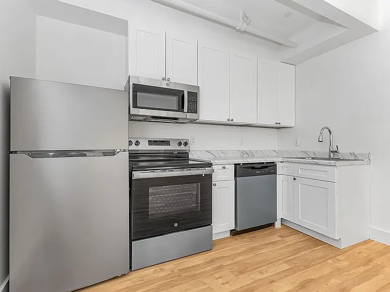 248 W 35th St #1002 — Photo 4