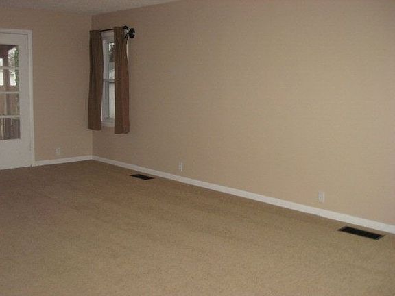 3rd image of 528 Olney Ave
